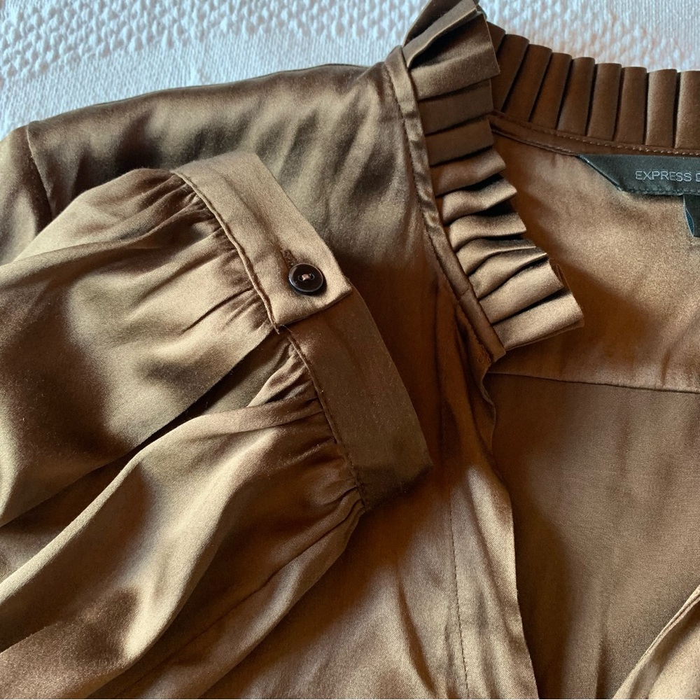 Y2K- silk satin with 3/4 balloon sleeves